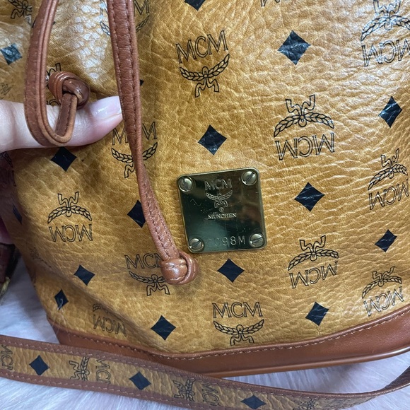 MCM bucket bag - authentic - Picture 2 of 4